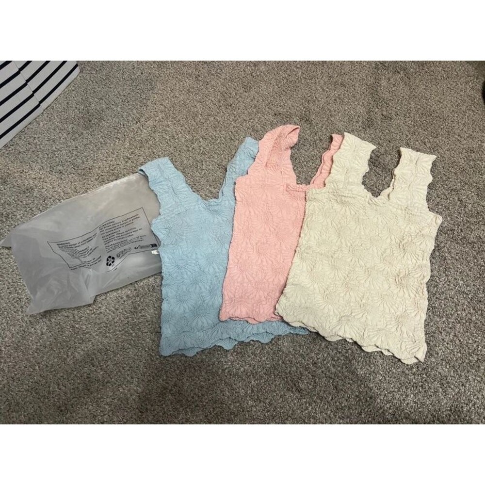 NWT 3 pack textured floral tanks small